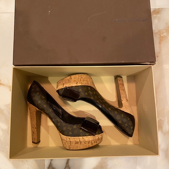 Authentic Louis Vuitton women’s heels (size 40) - Picture 1 of 8